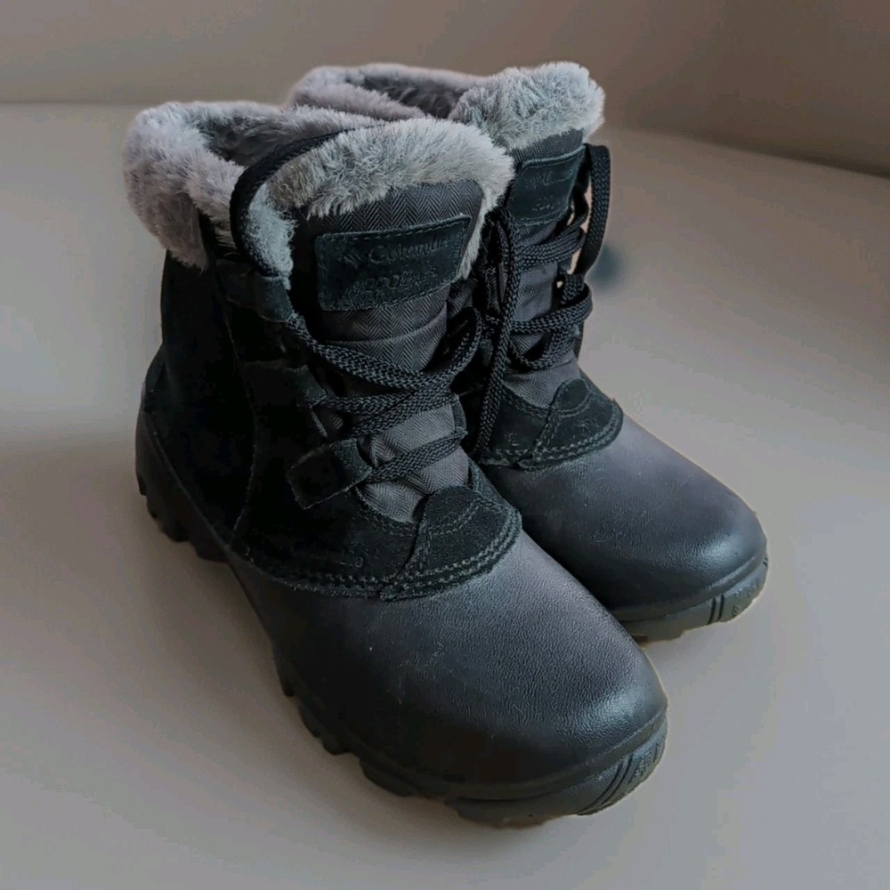 Columbia Sierra Summette Shorty Winter Boots Womens Size 6.5โ Black 200 Grams